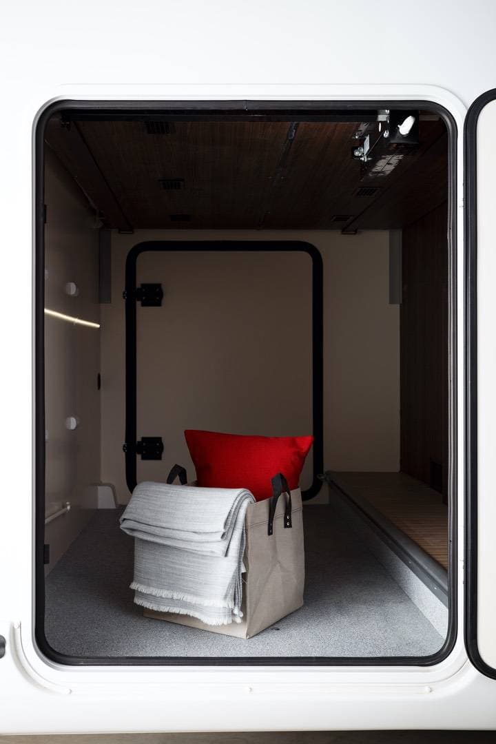Benimar Sport 346 rear storage garage