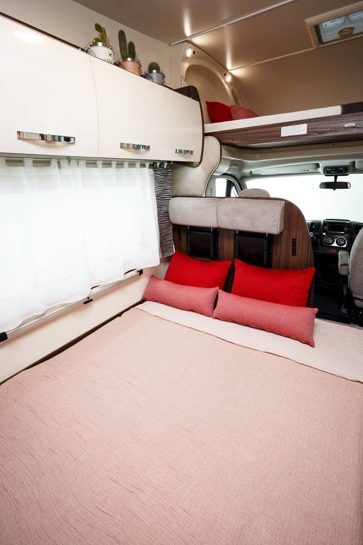 Benimar Sport 346 lounge converted into a bed